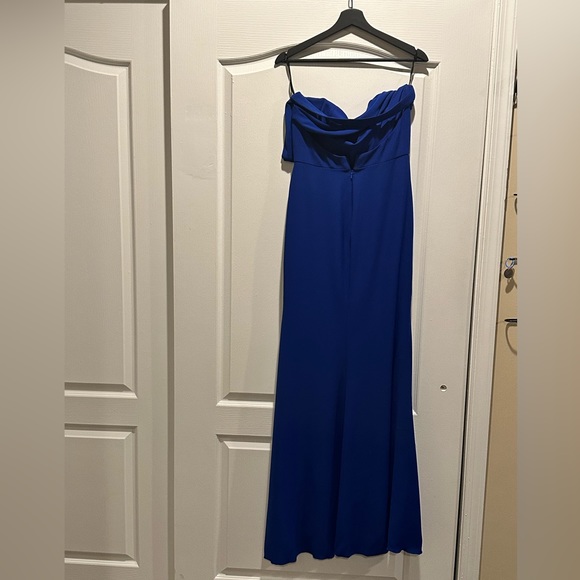 Size 8 Vera Wang Blue Gown - Picture 3 of 9